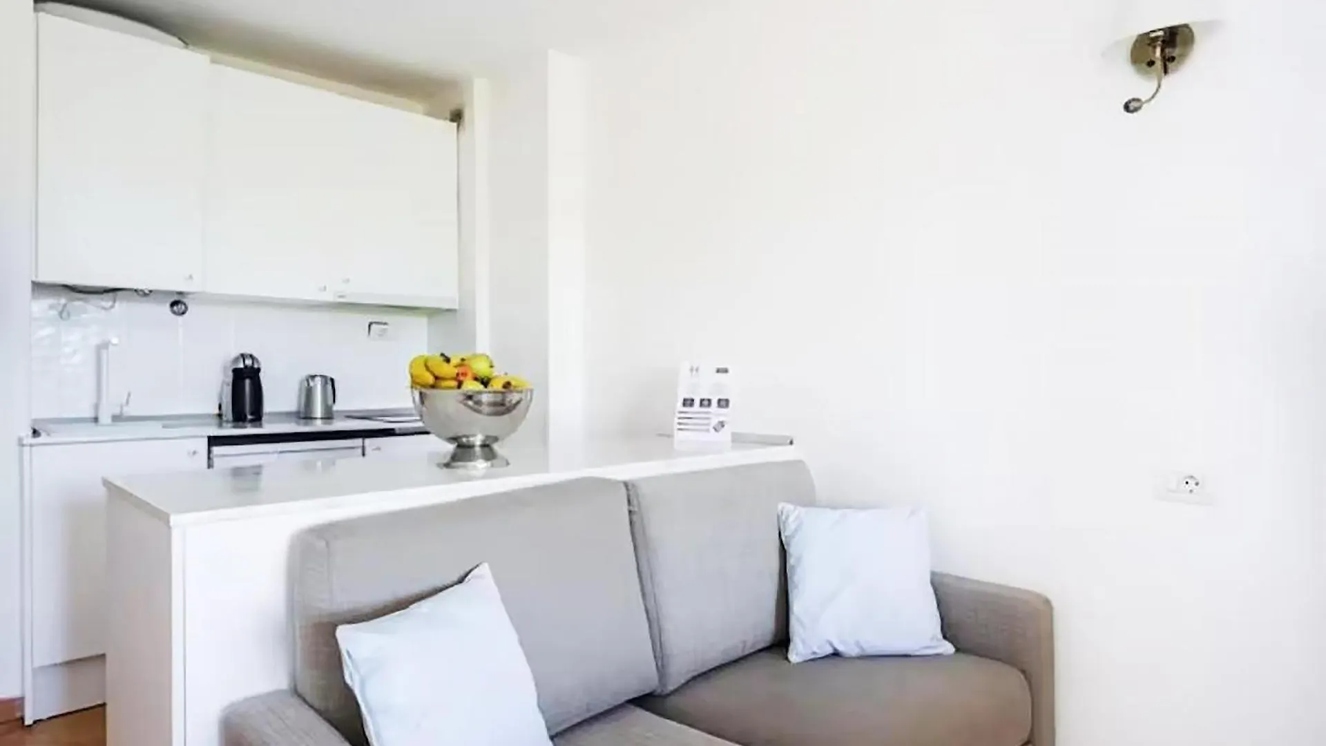Apartment Seafront Studio With Beach View In The Center Of Los Cristianos